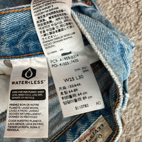 Levis - Picture 4 of 5